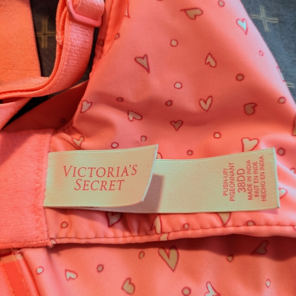 38DD Victoria's Secret push-up - Picture 5 of 9